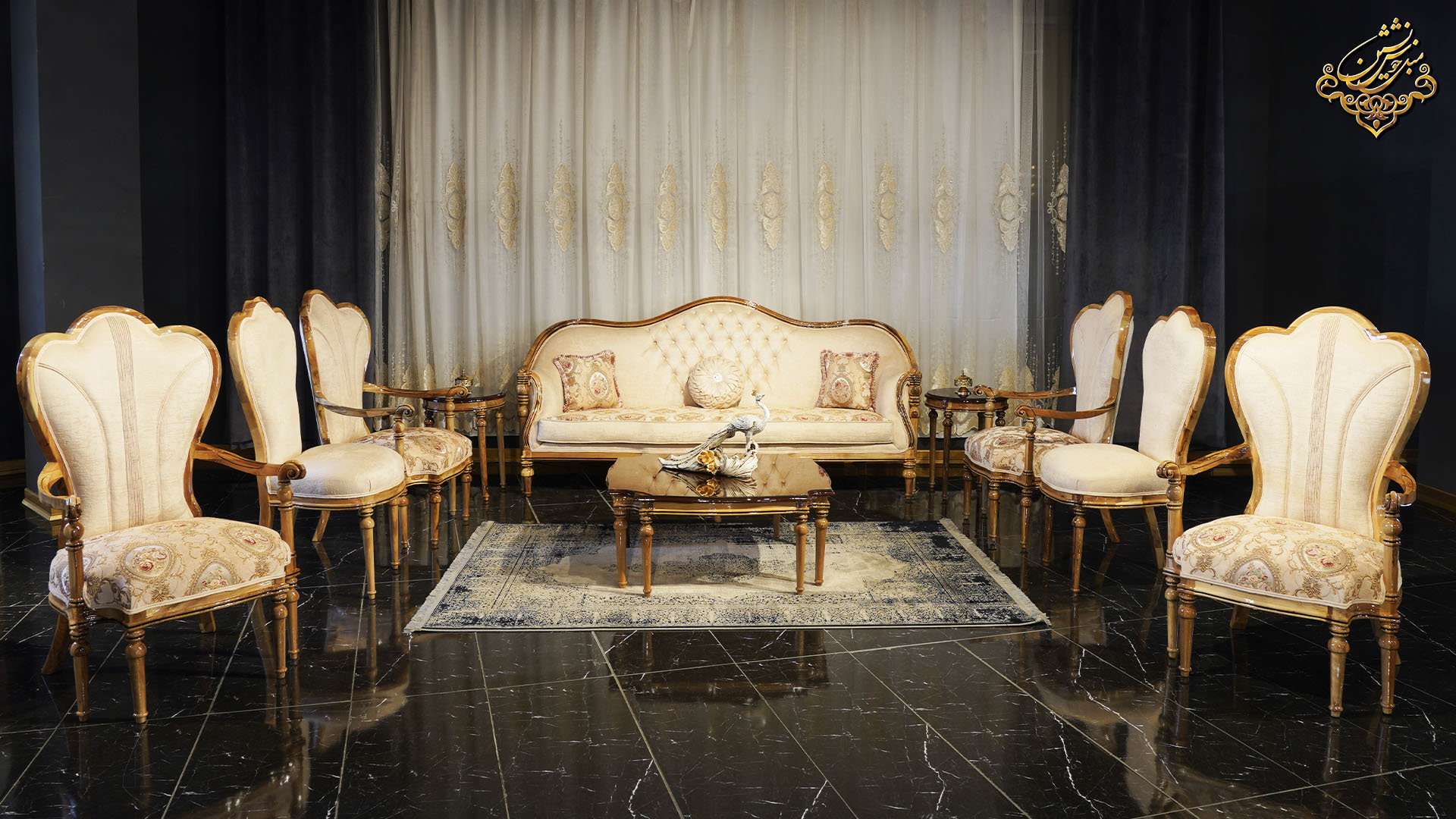 مبل سلطنتی چیست؟