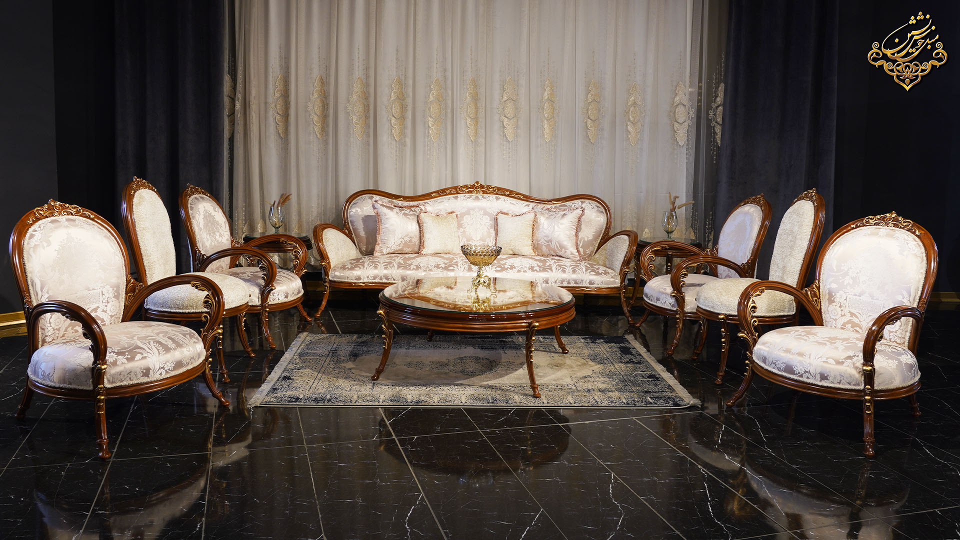 مبل سلطنتی چیست؟