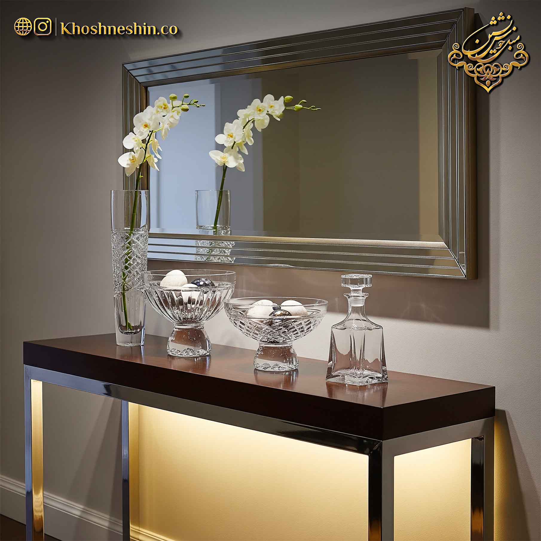 چیدمان میز کنسول با ظروف کریستالی